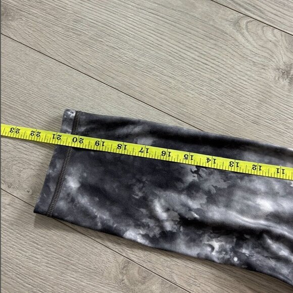 Athleta Salutation Stash Pocket II Capri Leggings in Gray Tie Dye - Picture 13 of 14